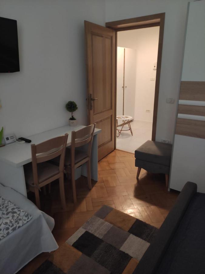 Nice Studio In Old Town Bukarest Exterior foto